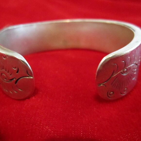UNISEX ARTIST handmade vintage silver+textile stamped WAVE CUFF BRACELET M- L - Picture 3 of 10